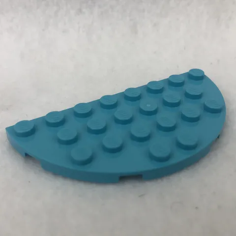 LEGO 22888 Medium Azure Plate, Round Half 4 x 8 (x1)