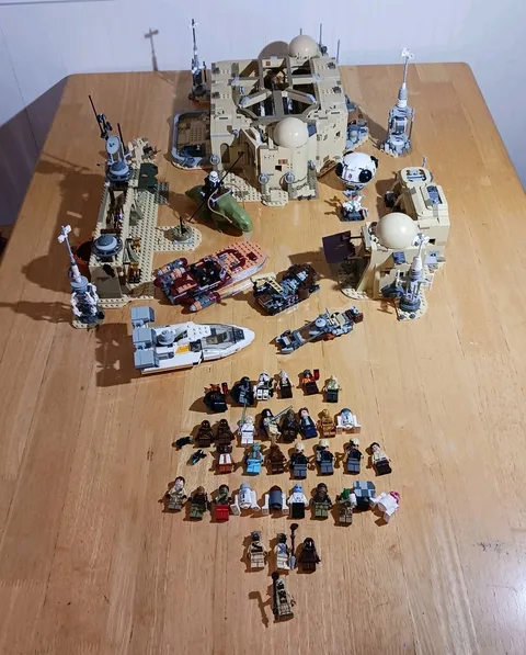 LEGO UCS Star Wars: Mos Eisley Cantina (75290) + Extras Sets Figures