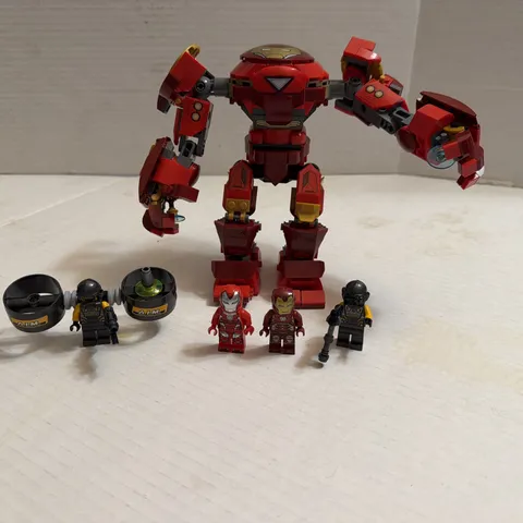 LEGO Super Heroes: Iron Man Hulkbuster versus A.I.M. Agent (76164) Incomplete.