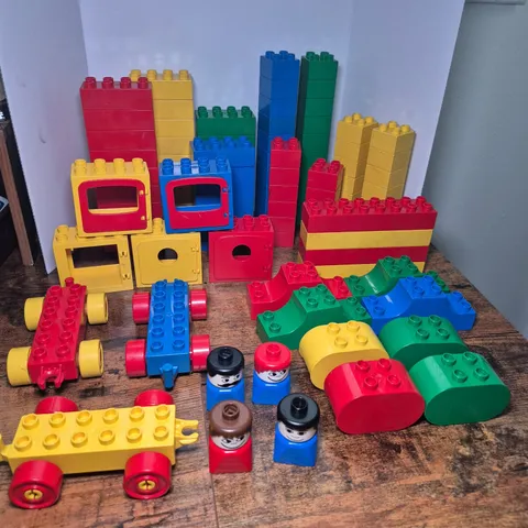 100 Pc Vintage LEGO DUPLO Lot 1970s 1980s Figures Cars Doors Windows Bricks
