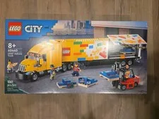 LEGO City Delivery Truck Brand New 60440 - Small Box Tear