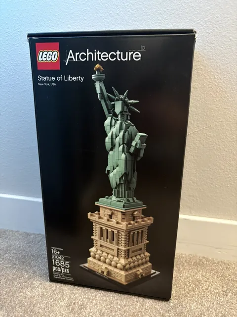 LEGO ARCHITECTURE 21042 Statue of Liberty New York Building Set 1685pcs Used