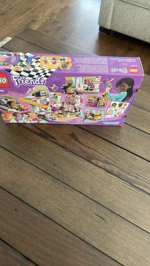 LEGO Friends retired new,sealed Drifting Diner set