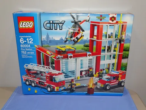 LEGO CITY : Fire Station (60004) RETIRED/SEALED