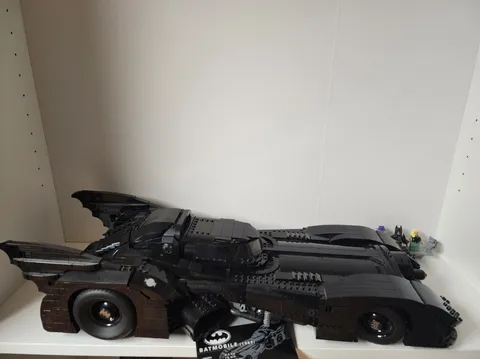 LEGO Super Heroes 1989 Batmobile 76139 Includes mini figs and instructions