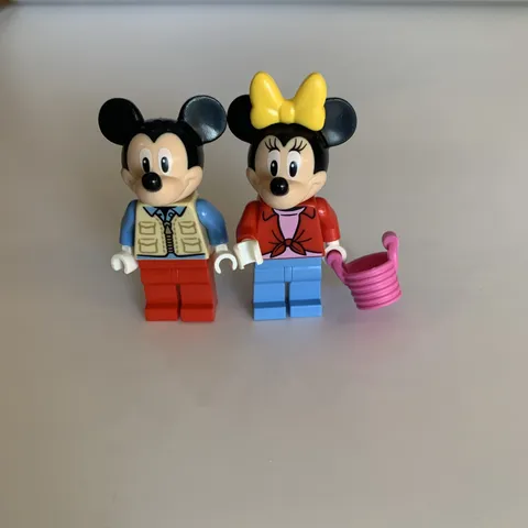 LEGO Disney Mickey & Minnie Mouse Minifigures Camping Outfits Set of 2 w/basket 