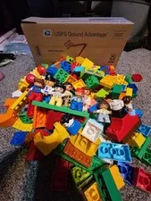 7 - LEGO Duplo mixed lot 200 pieces, 2 trains, and 10 figures