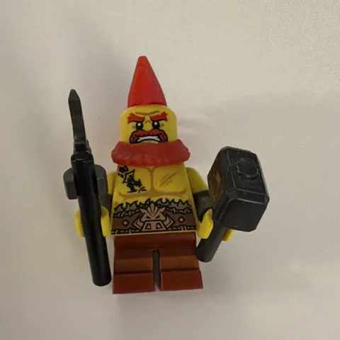 LEGO CMF Series 17 Red Mohawk Battle Dwarf accessorie 71018 BEAUTIFUL CONDITION 