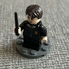 Lego New Neville Longbottom Gryffindor Robe Clasped Harry Potter Minifigure