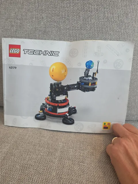 Lego Technic Planet Earth And Moon Instruction Manual 42179