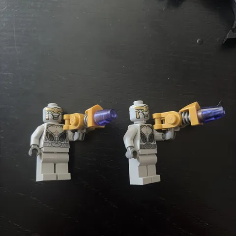 LEGO MARVEL SUPER HEROES 76126 CHITAURI SOLDIERS & WEAPON THANOS ARMY lot of 2