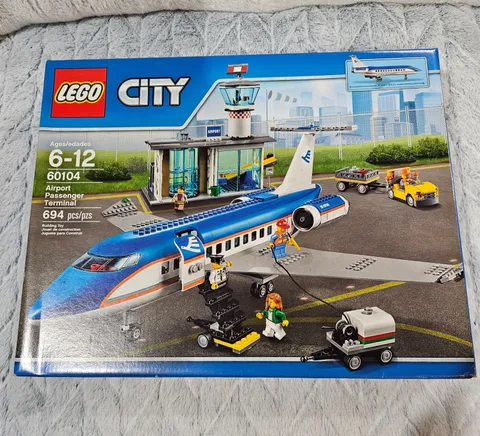 LEGO CITY: Airport Passenger Terminal (60104) NEW | SEALED | RETIRED 2017