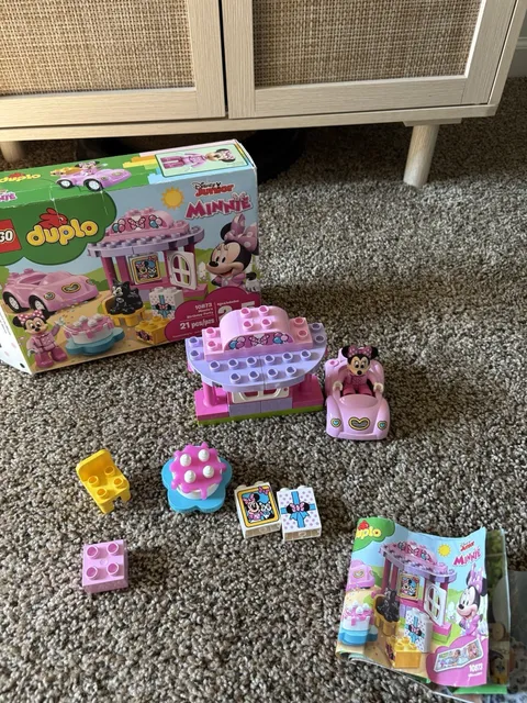 Lego DUPLO 10873 Minnie's Birthday Party Ages 2-5 *MISSING CAT*