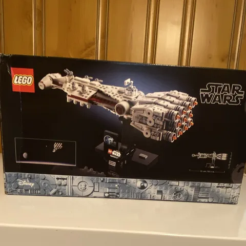 LEGO Star Wars Tantive IV Starship Collection 75376 654 pcs 18+ Stand
