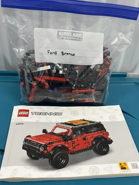 LEGO Technic Set 42213: Ford Bronco SUV 100% Complete: With Instructions