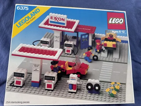 LEGO EXXON Vintage set #6375 Gas Station with box and minifigs--50% complete