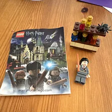 LEGO Harry Potter Harry Potter Minifigure w/ Wand, Potion Shelf & Booklet