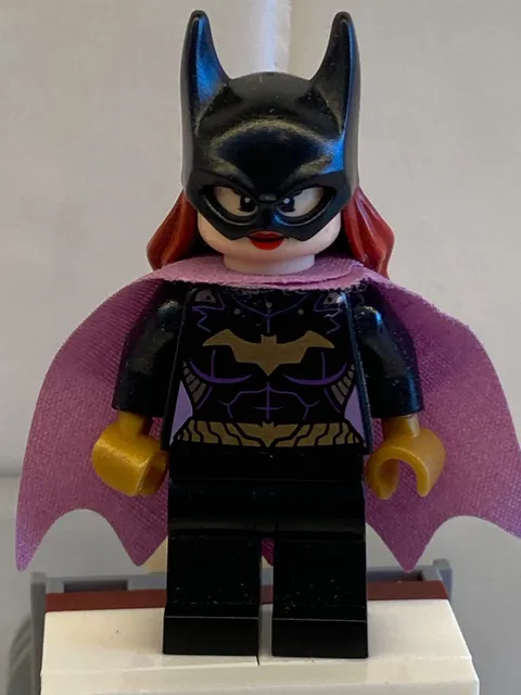 Lego DC Batgirl Minifigure sh092 from set 76013 Hero hood cape black
