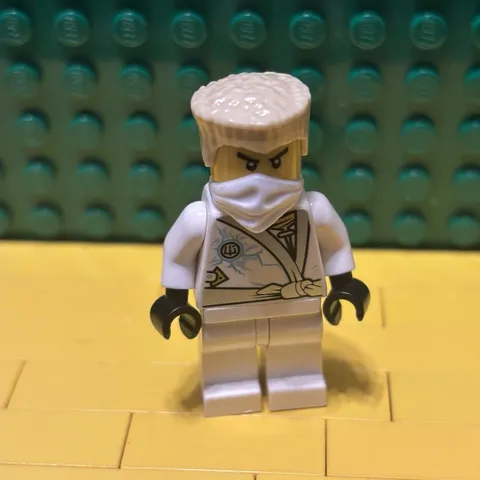 LEGO NINJAGO Zane (NJO0099) Minifig | Techno Robe, Rebooted White Ninja
