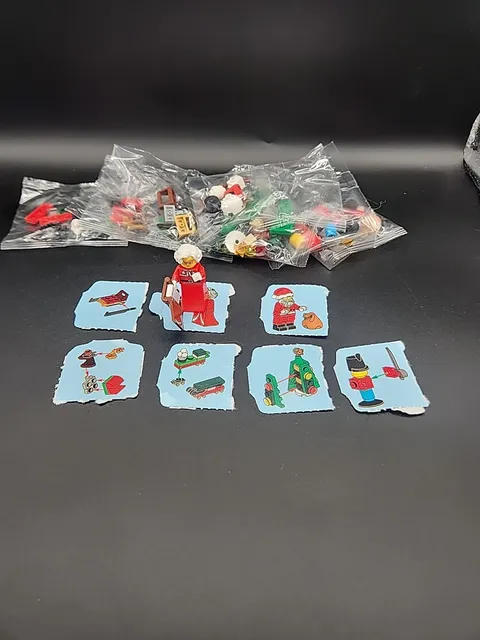 Lego Christmas Minifigure - Santa and Mrs Claus Lot of 8 Advent Calendar New