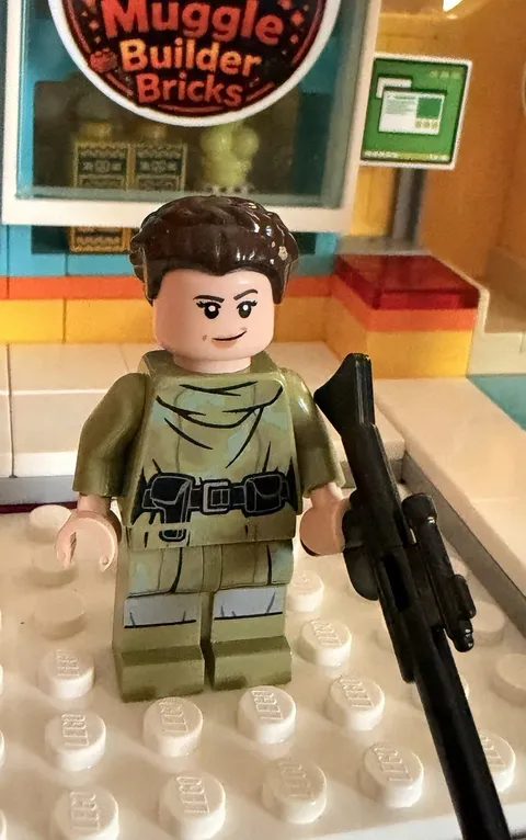 Lego Star Wars Princess Leia Minifigure With Accessory