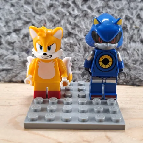 Lego Sonic the Hedgehog Metal Sonic and Tails Minifigure Lot Bundle Toys 77002