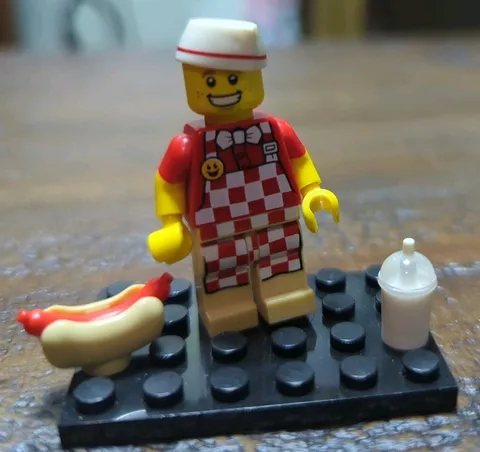 LEGO Hot Dog Vendor 71018 minifigure CMF Series 17  Retired Rare
