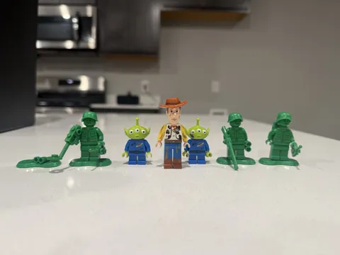 LEGO Toy Story Minifigure & Parts LOT Army Men Woody & Aliens Mint
