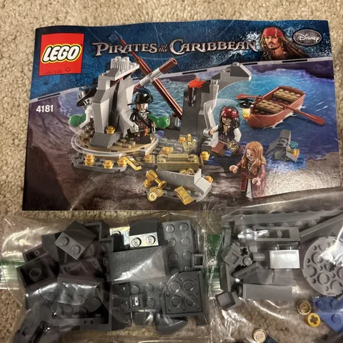LEGO Pirates of the Caribbean 4181 Isla De Muerta Retired Set
