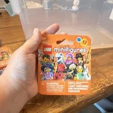 LEGO MINIFIGURES Monster Hunter Minifigure 71052 new in box 6+ series 29