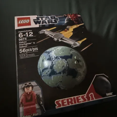 LEGO Star Wars: Naboo Starfighter & Naboo (9674)