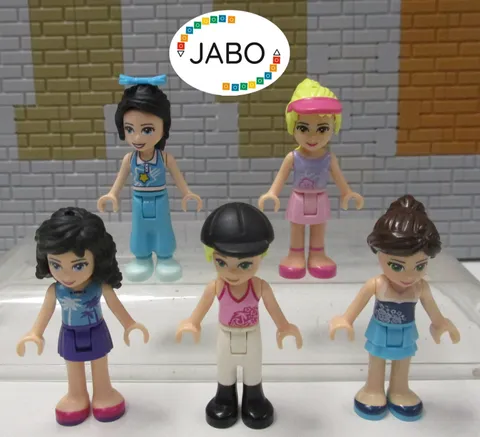 (O 15 / 4) Lego Friends 5 figures minifigures
