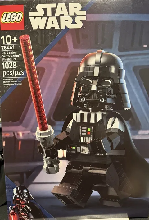 LEGO Star Wars: Star Wars Up-Scaled Darth Vader Minifigure 75461
