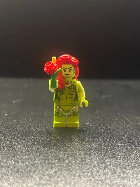 Lego DC Super Heroes Minifigure SH1086 Poison Ivy Lime Outfit. PERFECT CONDITION