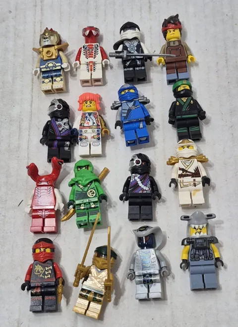Lot Lego Ninjago & Chima Minifigures Various Characters & Seasons Most Complete