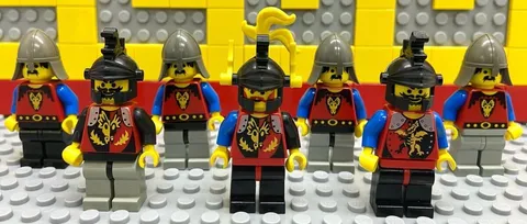 LEGO Minifigure Set of 7 Soldiers Knights and King