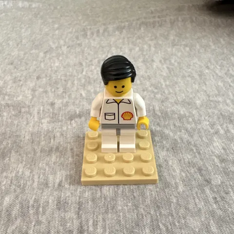 Old LEGO Shell Gas Station Figure Minifigure City Town