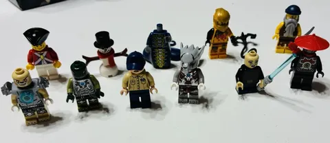 LEGO Minifigures Mixed Lot w/ Accessories & Parts Plastic Age 5+