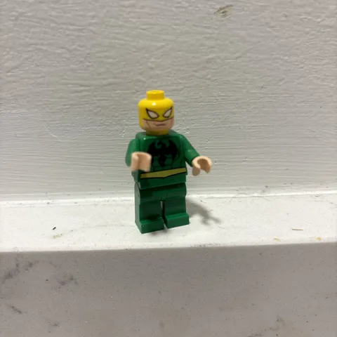 LEGO Iron Fist Minifigure - 6873 Spider-Man's Doc Ock Ambush Yellow dot READ