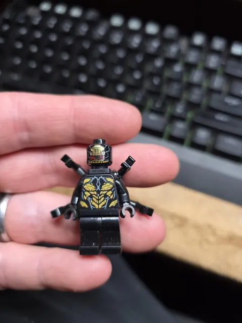 Lego Marvel Avengers Infinity War Outrider Minifigure VGUC