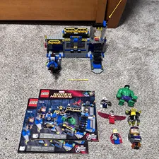 LEGO Marvel Super Heroes Hulk Lab Smash (76018) w/ minifigures