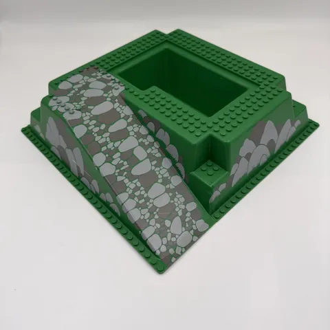 Vintage LEGO 2552 Raised Baseplate Green Stone Path Ramp Base Damaged 1990s
