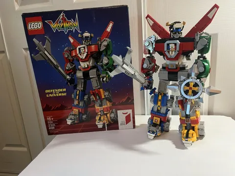 LEGO Ideas: Voltron (21311)  2321 Pieces (fully built with box and instructions)