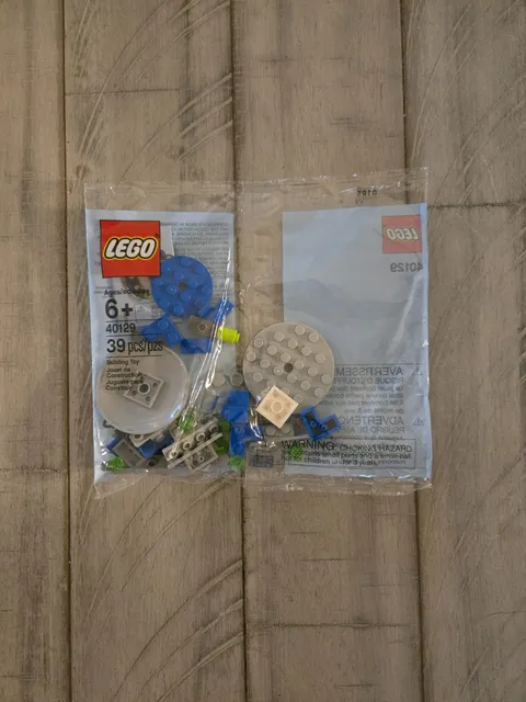 LEGO 40129 UFO Monthly Mini Model Build Polybag New! Sealed! with Card