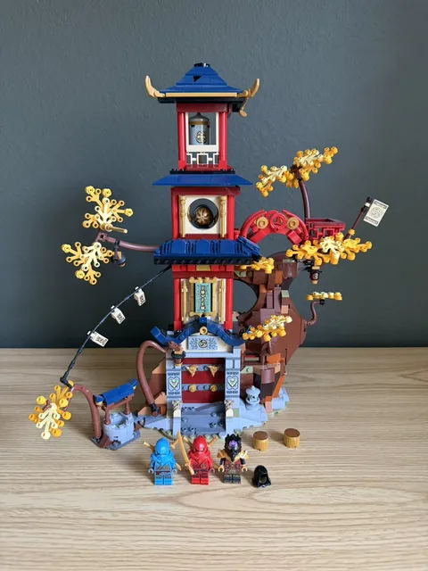 LEGO Ninjago Temple of the Dragon Energy Cores 71795