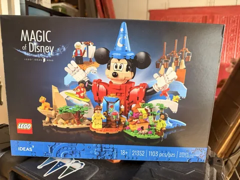 LEGO Ideas: Magic of Disney (21352)