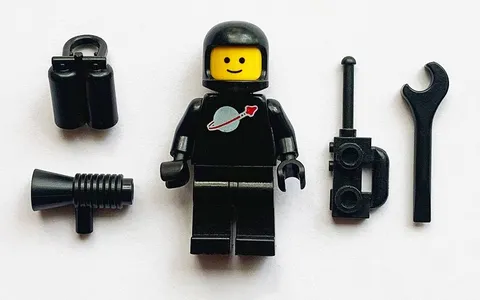 Vintage 1980s LEGO Black Spaceman Minifigure w/ Accessories SP003 6985 6891 6971