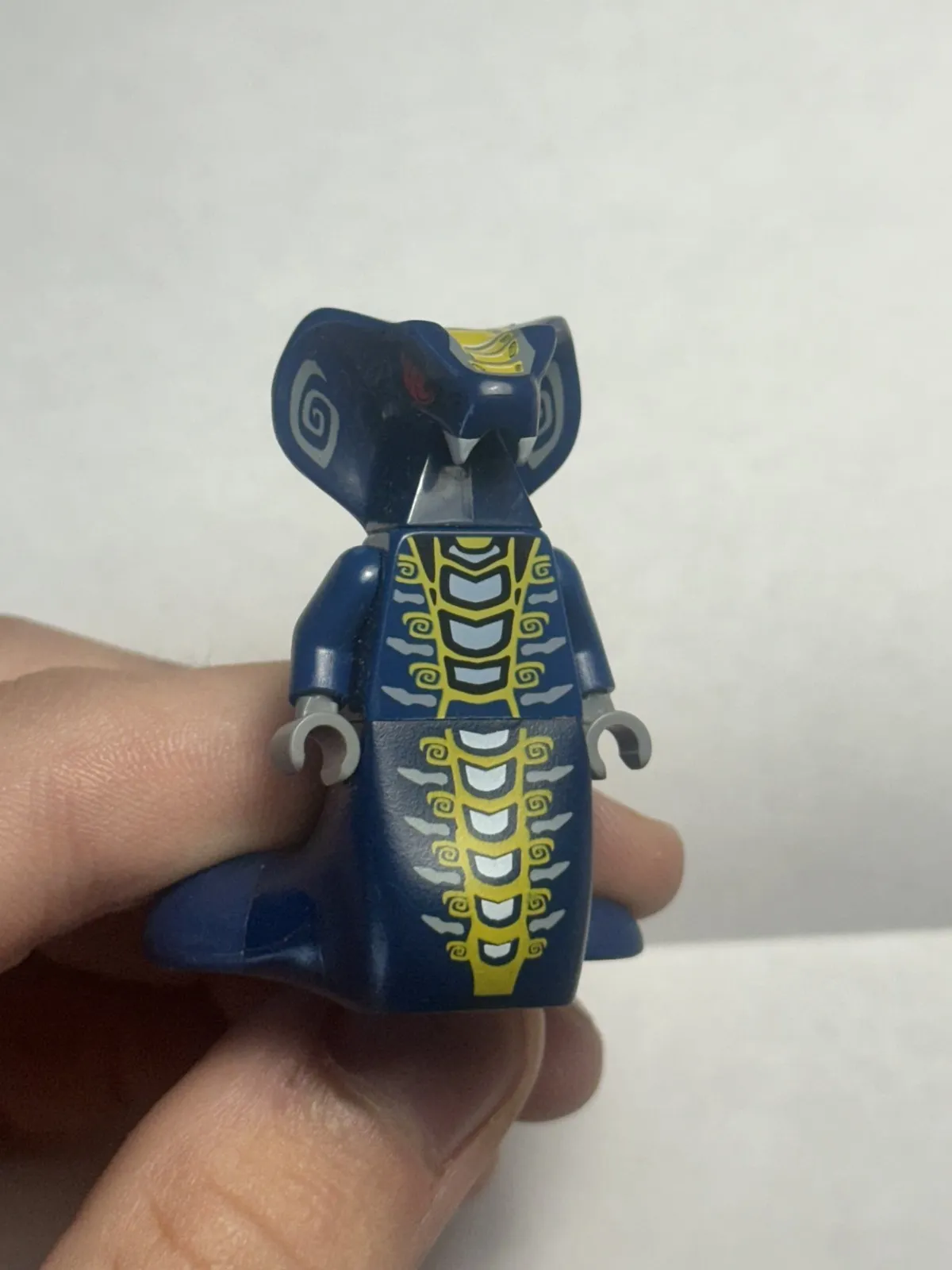 LEGO Ninjago 2012 Skales (njo0040) Rare/Retired w/Staff Good Cond. No Cracks!!!