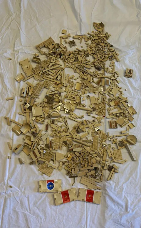 LEGO 4 lbs 7.7 oz Bulk Lot of Tan bricks