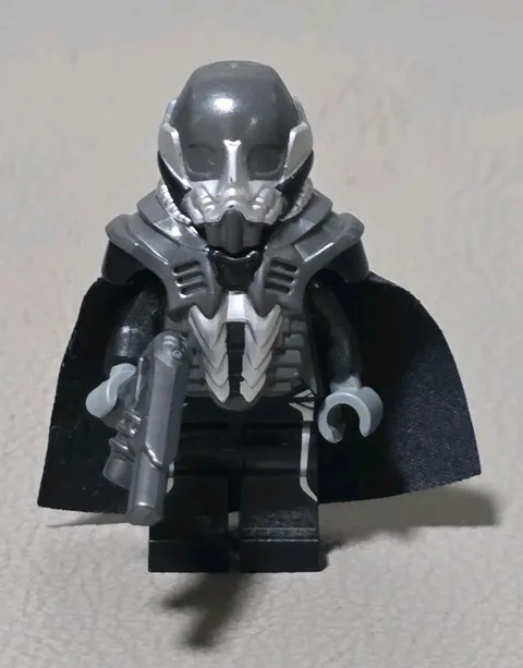 LEGO Minifigure - General Zod - Helmet, Cape, Blaster - sh076